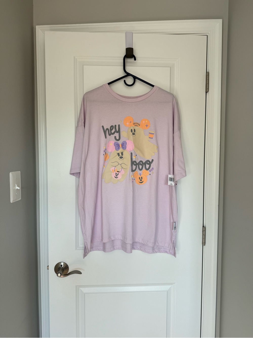 Disney Parks Women's "Hey Boo" Halloween Cute Ghosts Pink T-Shirt (Size: XL)